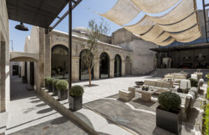The courtyard of Cirqa hotel in Peru