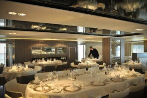 The restaurant on the ship Le Lyrial