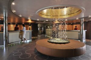 The reception area of the ship Le Lyrial