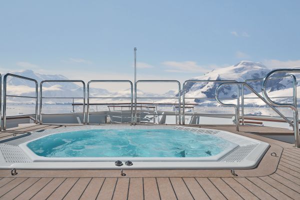 The whirlpool on the Silver Endeavor