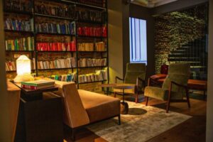 Library in Hotel Magnolia