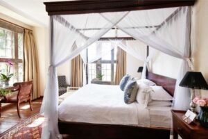 Giraffe manor bedroom
