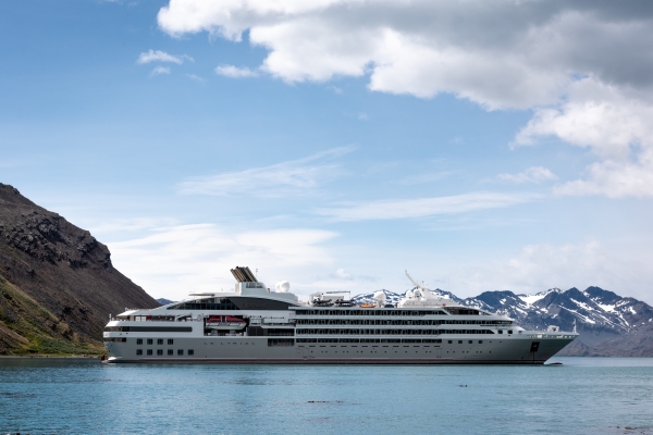 Le Lyrial Ship in the Arctic