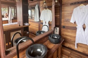 Dewata bathroom